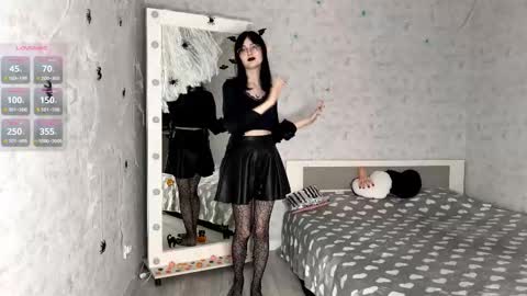 Annie PVT IS OPEN online show from 10/27/25, 09:30