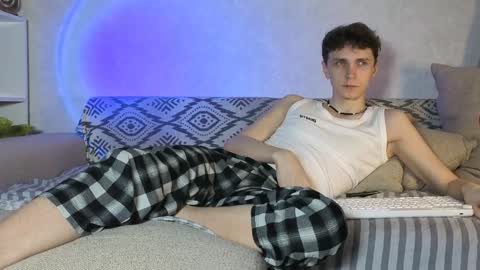 Snapshot of doedeeer chatting on 12/24/24, 04:22 Alex online show from 12/24/24, 04:22