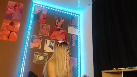 doeschi_fox online show from 04/20/26, 03:09