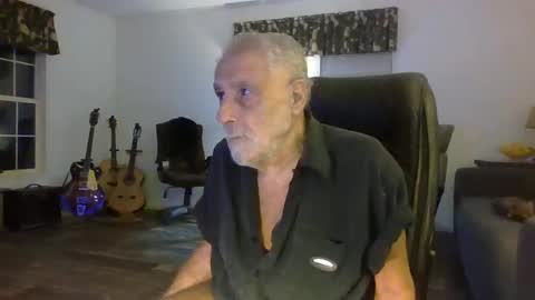 dogluc7 online show from 12/04/24, 05:49