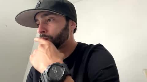 Snapshot of doingmek9 chatting on 11/10/25, 03:22 doingmek9 online show from 11/10/25, 03:22