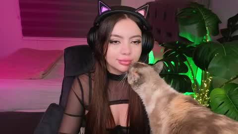 Hii Dont forget to follow me . online show from 04/17/26, 04:59