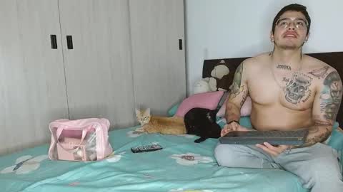 Auro and Santiago online show from 02/09/25, 02:28