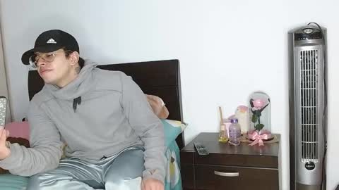 Auro and Santiago online show from 02/10/25, 03:46