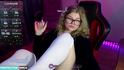 Snapshot of doll_chloe_ chatting on 12/29/24, 01:34 Chloe online show from 12/29/24, 01:34