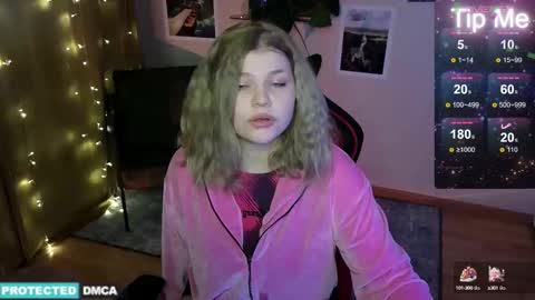 Snapshot of doll_chloe_ chatting on 01/05/25, 12:31 Chloe online show from 01/05/25, 12:31