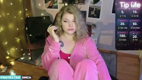 Snapshot of doll_chloe_ chatting on 01/13/25, 03:56 Chloe online show from 01/13/25, 03:56