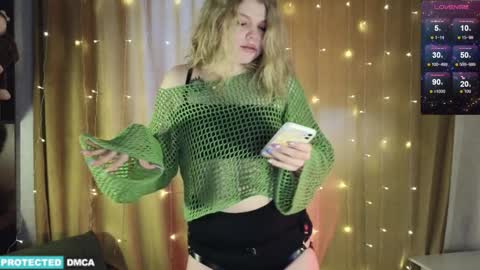 Snapshot of doll_chloe_ chatting on 01/16/25, 07:28 Chloe online show from 01/16/25, 07:28