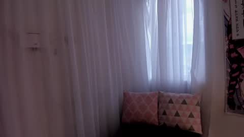 Snapshot of doll_venus chatting on 07/03/26, 10:38 Roxana independent model can you help me reach 100 hands up uwu online show from 07/03/26, 10:38