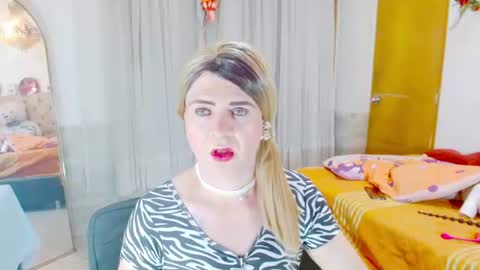 Snapshot of dolldirtyxxx1 chatting on 06/14/26, 05:42 ilona online show from 06/14/26, 05:42