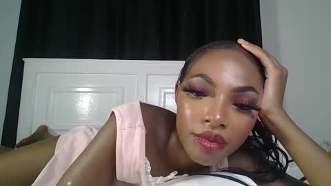 Snapshot of dolldol18 chatting on 02/28/25, 10:28 Doll online show from 02/28/25, 10:28