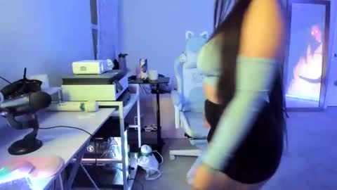 DOLLLFACE online show from 09/19/25, 03:30