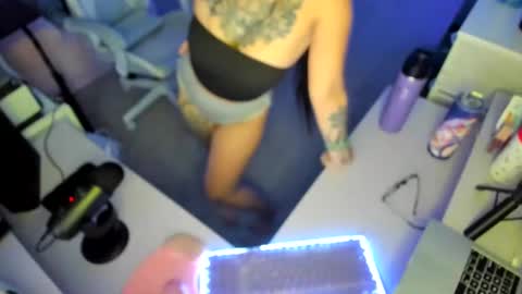 DOLLLFACE online show from 09/20/25, 04:24