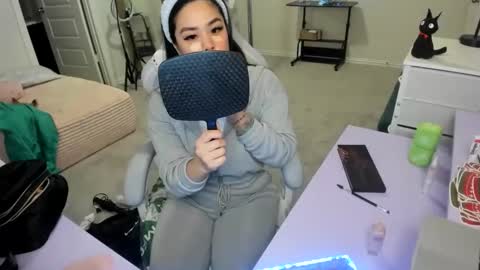 DOLLLFACE online show from 12/05/25, 02:20