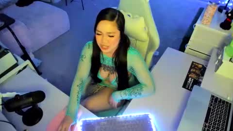 DOLLLFACE online show from 02/04/26, 06:30