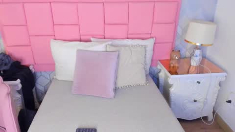 dolly_kitter online show from 12/18/25, 02:56