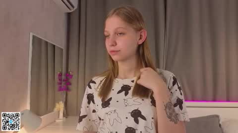 Emilia online show from 09/11/25, 06:19