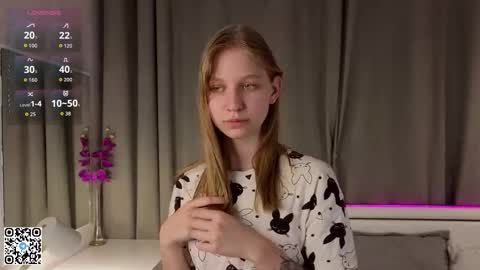 Emilia online show from 09/27/25, 06:13