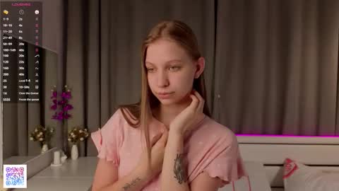 Emilia online show from 10/07/25, 06:38