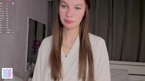 Emilia online show from 12/18/25, 04:18