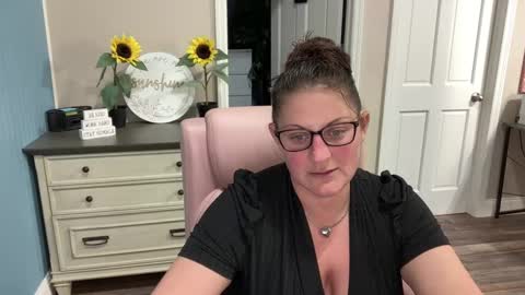 Dolly online show from 03/05/25, 12:16