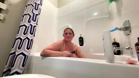 Dolly online show from 09/27/25, 08:36