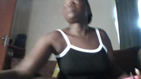 Snapshot of dollyvee chatting on 07/06/26, 03:03 dollyvee online show from 07/06/26, 03:03