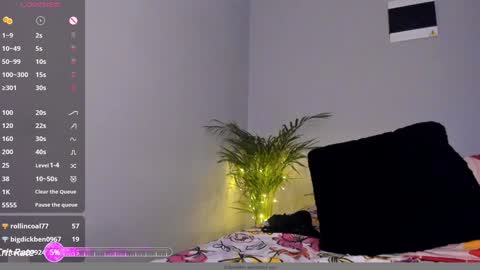 Snapshot of dollywalker chatting on 12/09/24, 10:09 Dolly online show from 12/09/24, 10:09