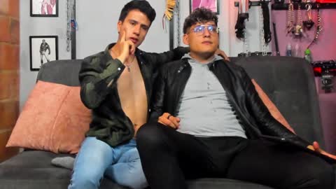 Snapshot of dom2travelers_sm chatting on 02/08/25, 01:54 Diego Castell online show from 02/08/25, 01:54