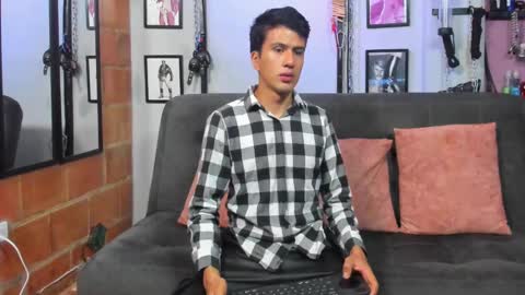 Snapshot of dom2travelers_sm chatting on 02/16/25, 11:49 Diego Castell online show from 02/16/25, 11:49