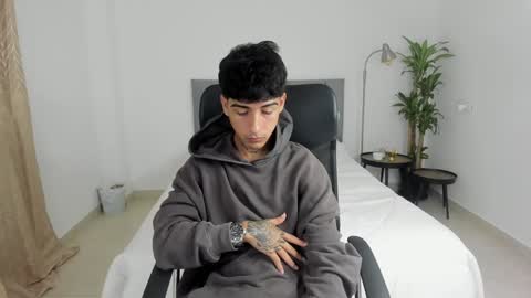 Snapshot of domi_master chatting on 02/26/25, 01:43 MASTER online show from 02/26/25, 01:43