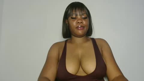 Snapshot of domina_veloura27 chatting on 05/24/26, 10:53 laura online show from 05/24/26, 10:53