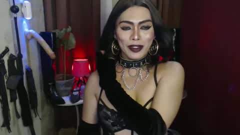 Snapshot of dominantrix_diannaxxx chatting on 04/25/26, 06:27 diana online show from 04/25/26, 06:27