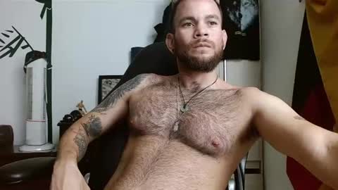 Logan - INDEPENDET MODEL online show from 07/10/26, 12:19