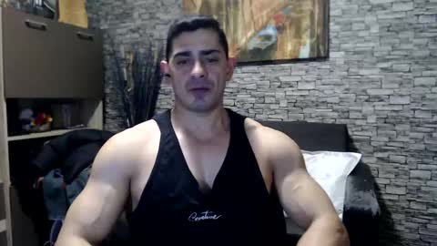 Snapshot of dominatemuscle chatting on 12/18/24, 05:21 Kevin online show from 12/18/24, 05:21
