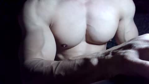 Snapshot of dominatemuscle chatting on 10/12/25, 06:18 Kevin online show from 10/12/25, 06:18