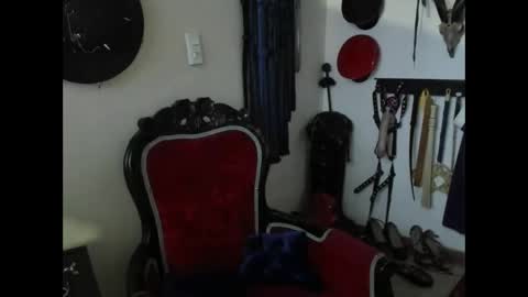 Snapshot of dominatrixblue chatting on 10/19/25, 08:04 Dom Blue online show from 10/19/25, 08:04
