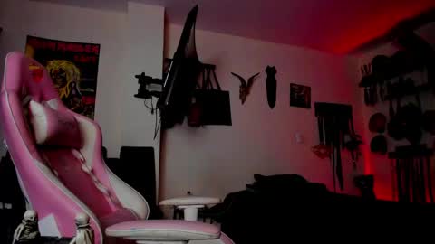 Snapshot of dominatrixblue chatting on 05/13/26, 06:16 Dom Blue online show from 05/13/26, 06:16