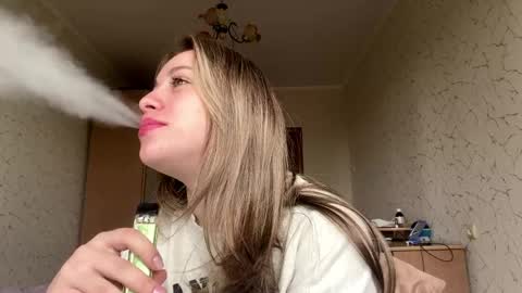 Snapshot of domingadandridge chatting on 05/12/26, 08:00 Mia online show from 05/12/26, 08:00