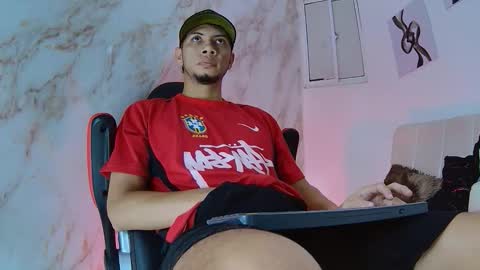 Snapshot of dominic__brown chatting on 02/15/26, 08:24 Dominic online show from 02/15/26, 08:24