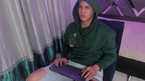 DOMI online show from 03/25/26, 03:23