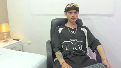 Snapshot of dominic_foox chatting on 02/07/26, 12:53 Dominic foox online show from 02/07/26, 12:53