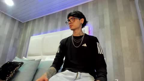 Snapshot of dominic_foox chatting on 02/13/26, 01:51 Dominic foox online show from 02/13/26, 01:51