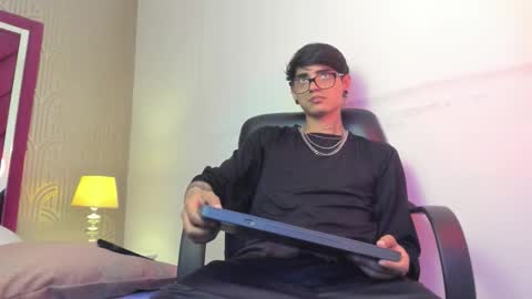 Snapshot of dominic_foox chatting on 02/19/26, 06:37 Dominic foox online show from 02/19/26, 06:37