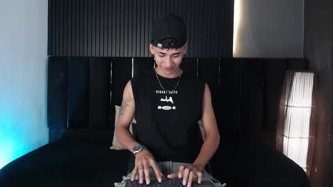 Dominic online show from 11/12/25, 12:44