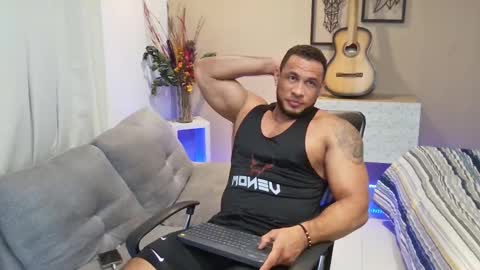 dominic_hulk1 online show from 10/14/25, 03:18