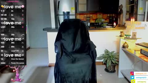 SANTI  independent model online show from 10/24/25, 02:19