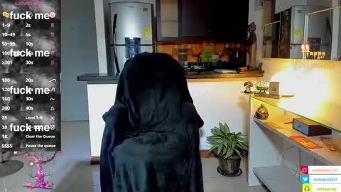 SANTI  independent model online show from 11/05/25, 10:54