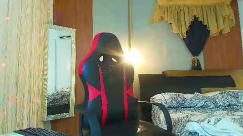 Snapshot of dominic_smith_ chatting on 06/19/26, 02:05 dominic_smith_ online show from 06/19/26, 02:05