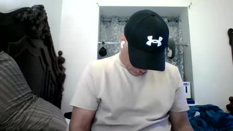 Snapshot of dominicanorico chatting on 06/27/26, 06:35 luis online show from 06/27/26, 06:35